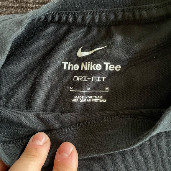 Lebron James Nike T- shirt. Men’s Medium.. fits a little small. Worn only once. - Picture 4 of 5